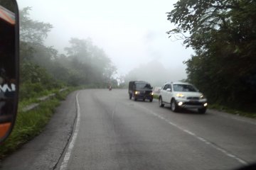 Kabut asap kian pekat selimuti Padang, jarak pandang tiga kilometer