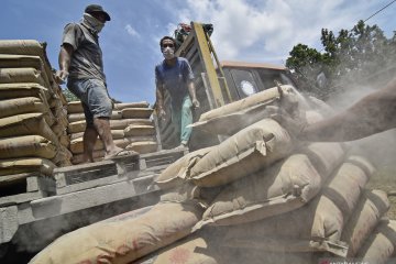 Operasi pasar semen di Lombok, semua merek harga Rp58 ribu