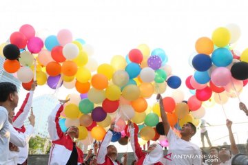 Milenial lepaskan balon sampaikan harapan jelang pelantikan