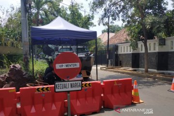 Jalan akses ke rumah Ma'ruf tertutup untuk umum