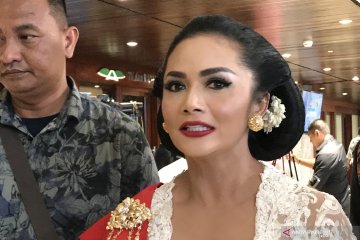 Pelantikan Presiden, Krisdayanti bersyukur lancar dan kondusif