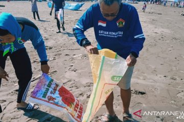 LDII Kota Makassar komitmen mengurangi sampah di laut