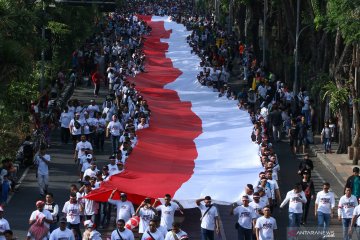 Parade merah putih merayakan kebhinekaan