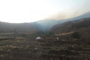 Lahan di lereng Gunung Ciremai terbakar