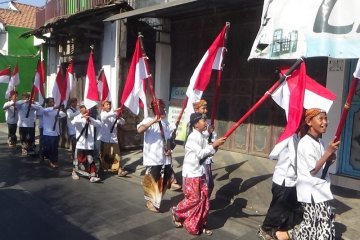 Hari Santri di Kudus diwarnai dengan kirab 22 bendera merah putih