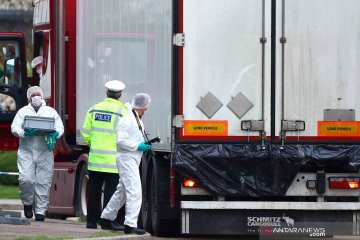 Polisi Inggris temukan 39 mayat manusia di dalam sebuah truk kontainer