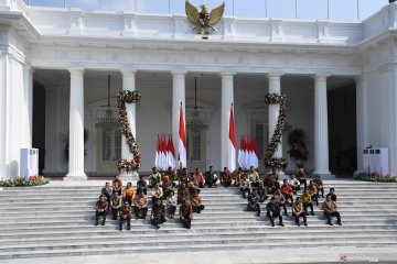 Belasan menteri dipercaya Jokowi tetap jabat lembaga sama
