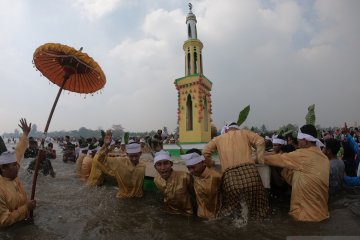 Festival mandi Safar di Jambi
