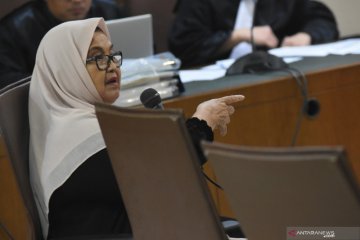 Mantan Menteri Kesehatan Siti Fadilah Supari bebas