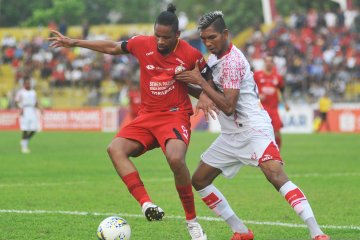 Pelatih Persipura sebut timnya beruntung menang di Padang