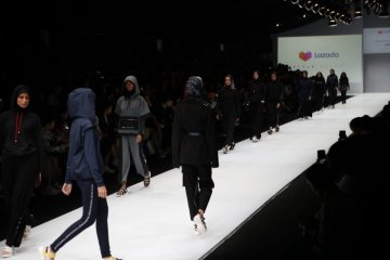 Koleksi Jenahara dalam nuansa sporty gelaran Jakarta Fashion Week 2020