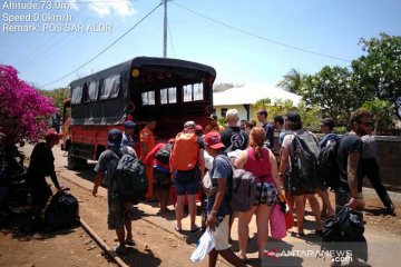 SAR selamatkan belasan wisatawan kapal tenggelam di Alor