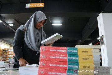 Masyarakat antusias sambut Jakbook Fair 2019 di Pasar Kenari