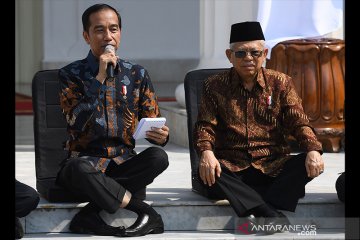 Kata pakar soal cara duduk Jokowi yang unik