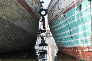 Perawatan kapal pinisi