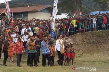 Masyarakat Arfak antusias sambut kehadiaran Presiden Jokowi