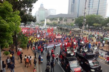 Massa Indonesia Memanggil bergerak menuju Istana Merdeka