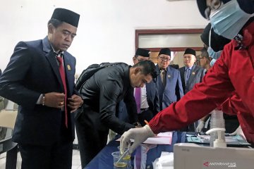 Pemeriksaan urine anggota DPRD Blitar
