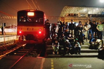 Perjalanan kereta di Stasiun Manggarai kembali normal Senin pagi