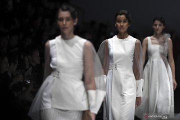 Busana rancangan Soe di Jakarta Fashion Week