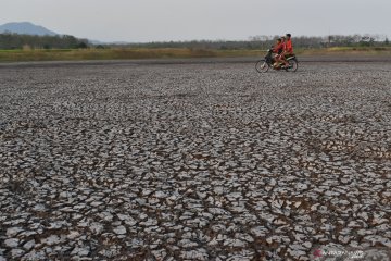 Waduk Saradan kering