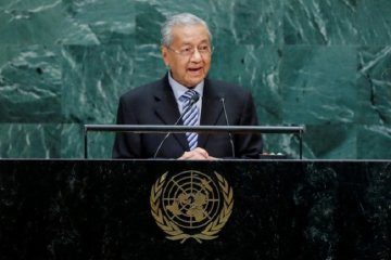 Mintalah saran "orang tua", kata Mahathir kepada Sanna Marin