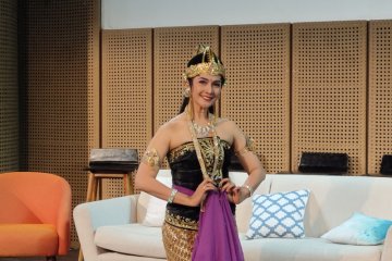 Tantangan Maudy Koesnaedi bermain wayang orang