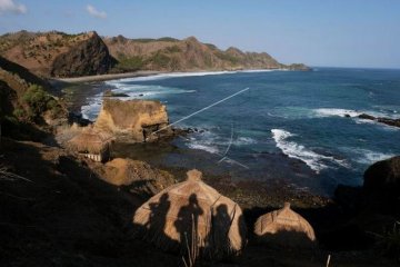 Wisata pantai Menganti Kebumen