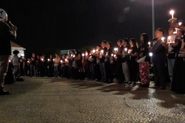 Aksi 1000 lilin untuk Indonesia menyala terang di Semarang