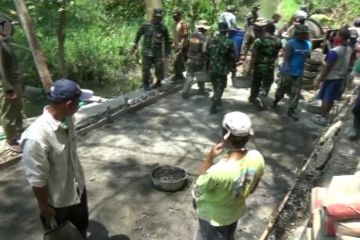 Sinergi TNI dan Polisi dalam TMMD Sengkuyung