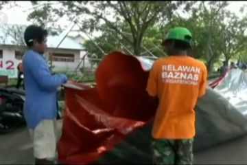 Warga Tulehu bangun sekolah darurat