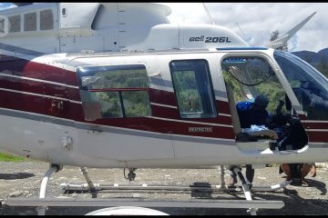 Helikopter pengangkut pekerja BTS ditembak di Papua