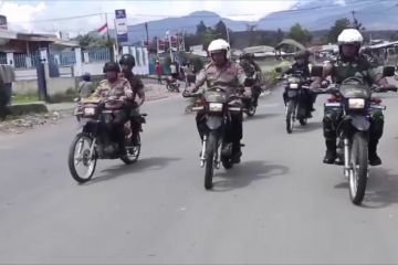 Kapolda & pangdam berpatroli di Wamena dengan sepeda motor