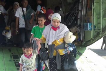 50 pengungsi Wamena tiba di Lanud Iswahjudi