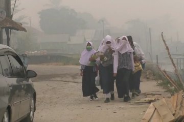 Kabut asap kian pekat, sekolah di Palembang diliburkan