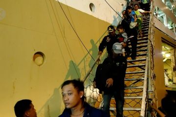 Puluhan pengungsi Wamena tiba di Tanjung Perak