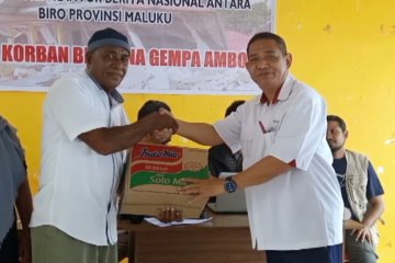 Kantor Berita ANTARA Biro Maluku berikan bantuan untuk Desa Morela