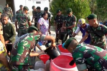 Tiga bulan krisis, Yonarmed 12  kirim air bersih ke Desa Kerek