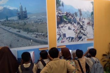 Pameran kebencanaan dan sejarah alam Sulteng