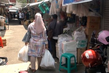 Mulai 2020, kantong plastik di Kota Bandung berbayar Rp5.000