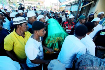 Pemakaman pemain timnas U-16 Alfin Lestaluhu