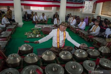 Tabuh gamelan tanda dimulainya perayaan Sekaten 2019 di Solo