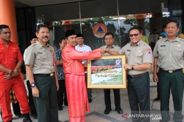 BNPB serahkan bantuan 10 pompa air kepada Pemprov Riau