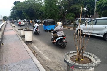 Pot bunga picu kemacetan Jalan I Gusti Ngurah Rai