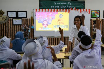 Serunya Menkeu Sri Mulyani mengajar siswa SD