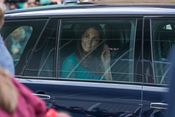 Kate Middleton nongkrong di pub bersama para orang tua murid