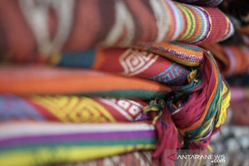 Kaum milenial diajak kenali songket Indonesia sejak dini