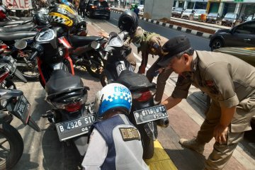 Sudinhub Jaksel lakukan Operasi Cabut Pentil untuk atasi parkir liar