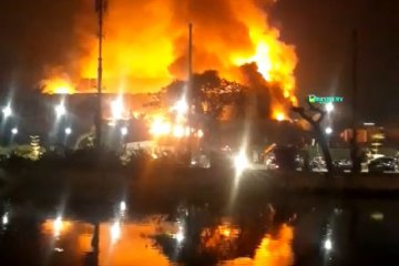 Gedung Hailai kawasan Ancol dilalap api