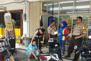 Polisi ciduk belasan pelaku pungli parkir minimarket di Kebon Jeruk